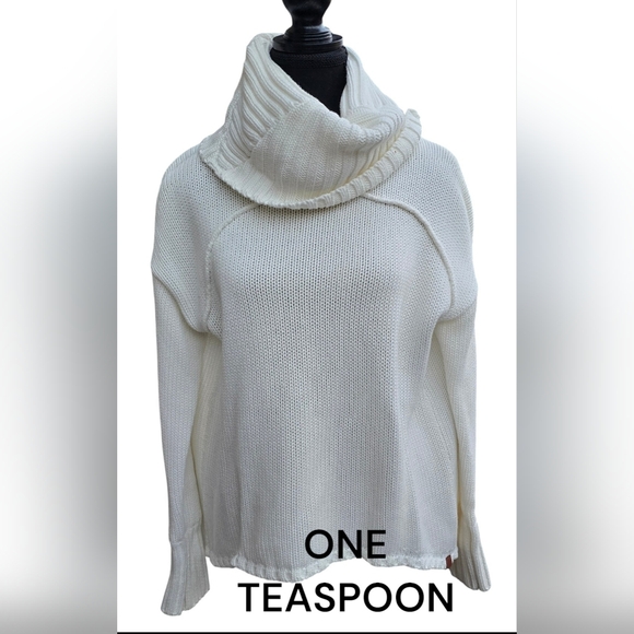 NWOT ONE TEASPOON PURE ROLL NECK SWEATER WITH OPEN BACK IN WHITE - Picture 3 of 6